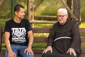 Ojciec Mieczysław Wnękowicz OFM podczas rekolekcji z Postem Daniela